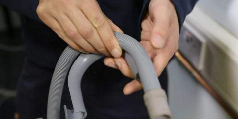 Jak připojit pračku ke kanalizaci: způsoby připojení + běžné chyby